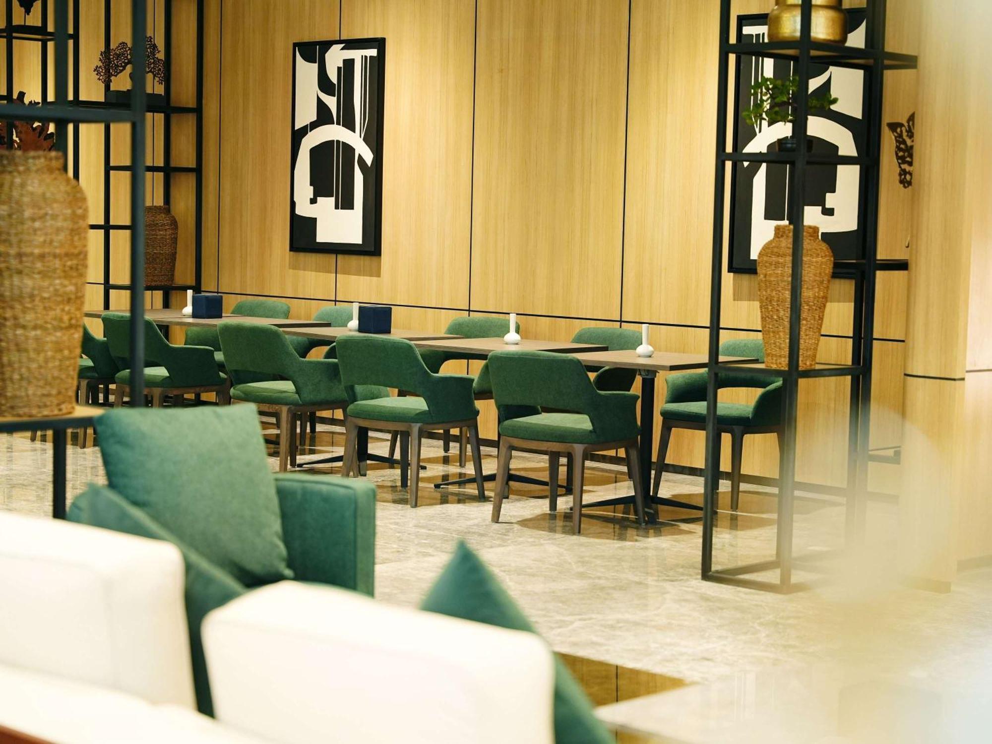 Novotel Al Anoud Hotel 4*